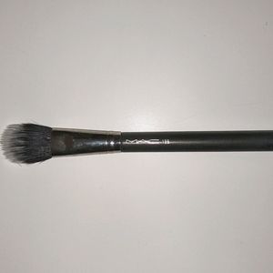 MAC 159 makeup brush